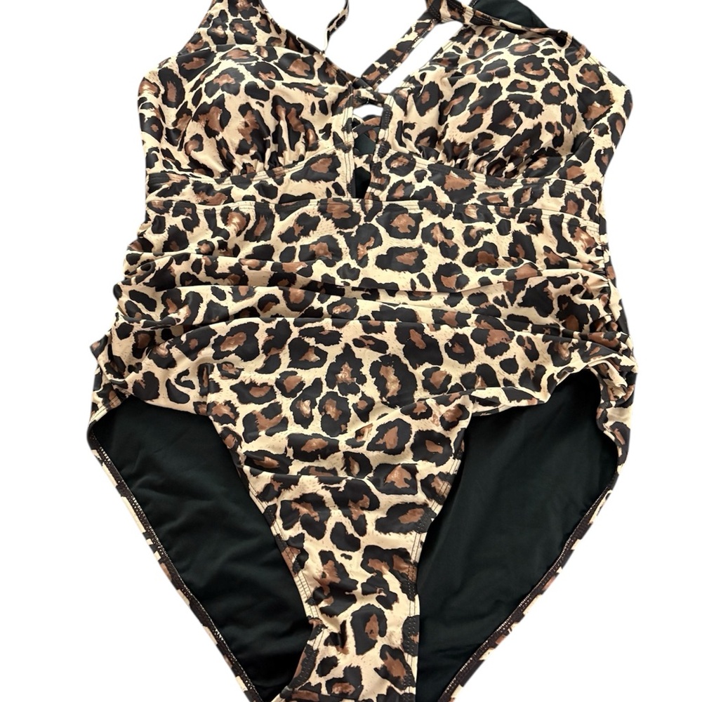 Yonique Leopard Print Swimsuit Women’s 20W NWT